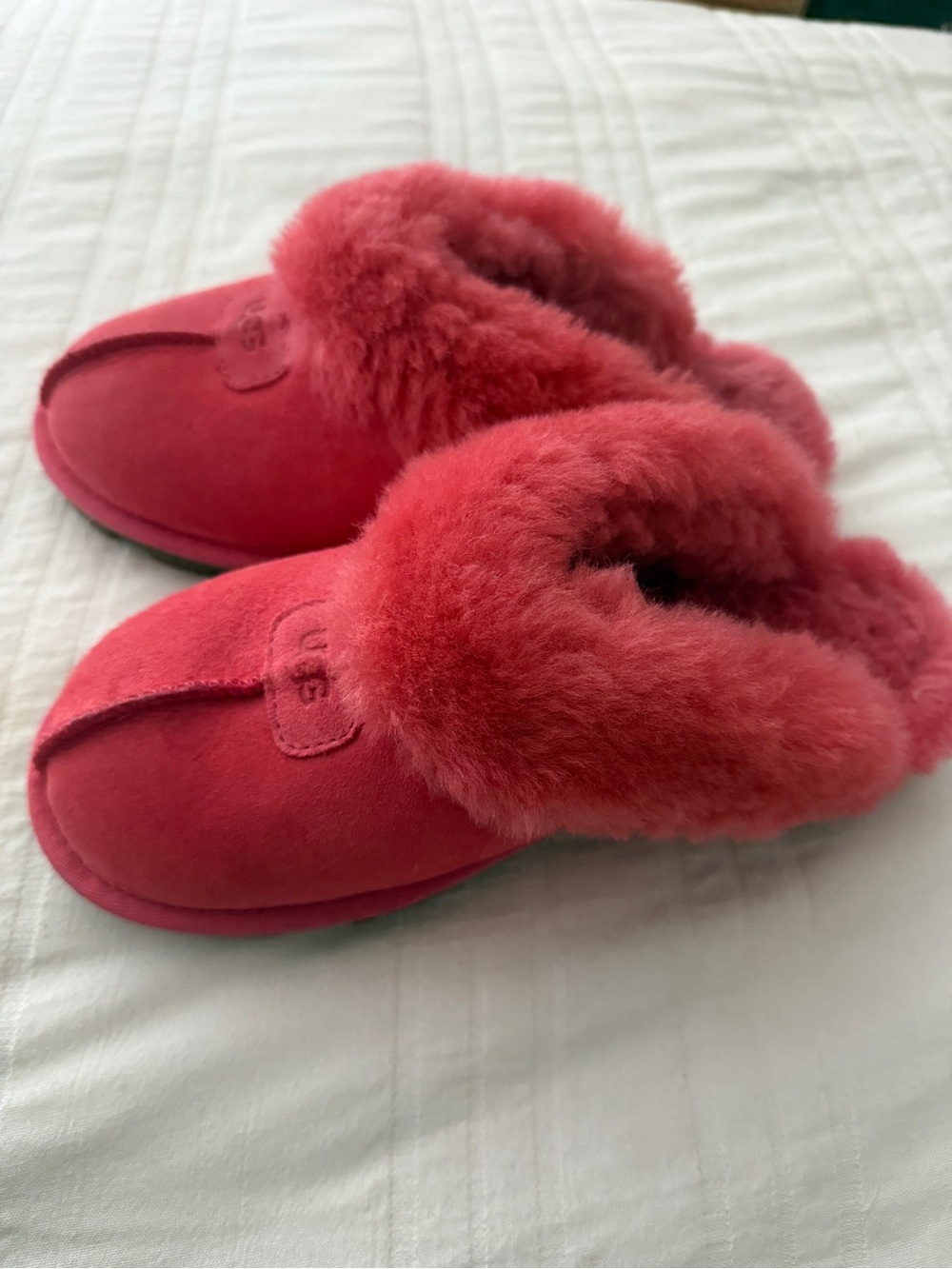 SIZE 8 UGG suede upper and plush shearling lining Slip-On Slippers In Rose Pink